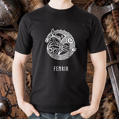 Koszulka-Fenrir-tło-drewno