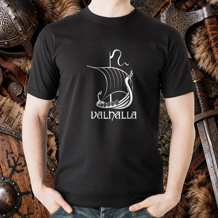 Koszulka-Valhalla-tło-kamień